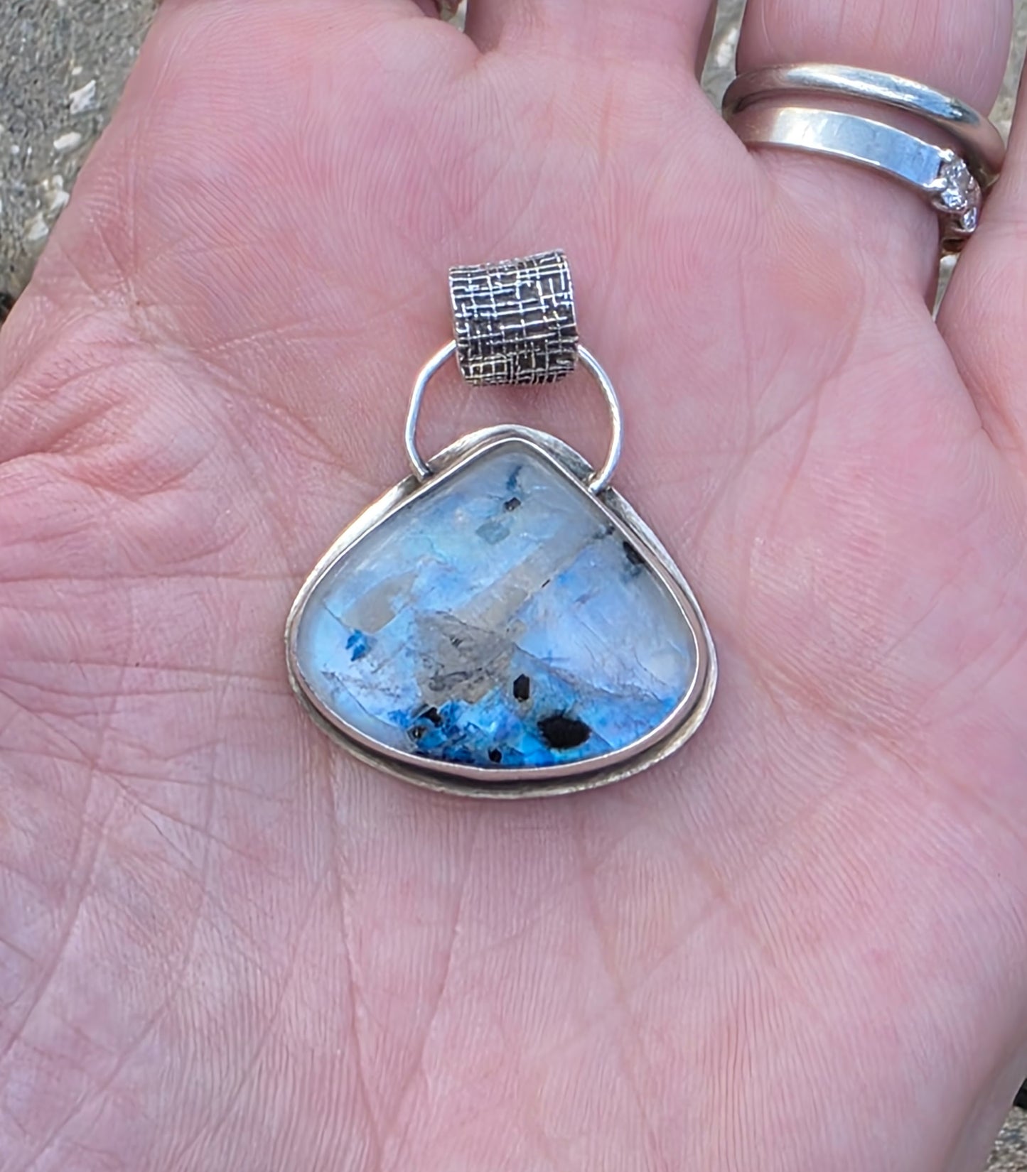 Flashy Moonstone pendant with fine silver bail