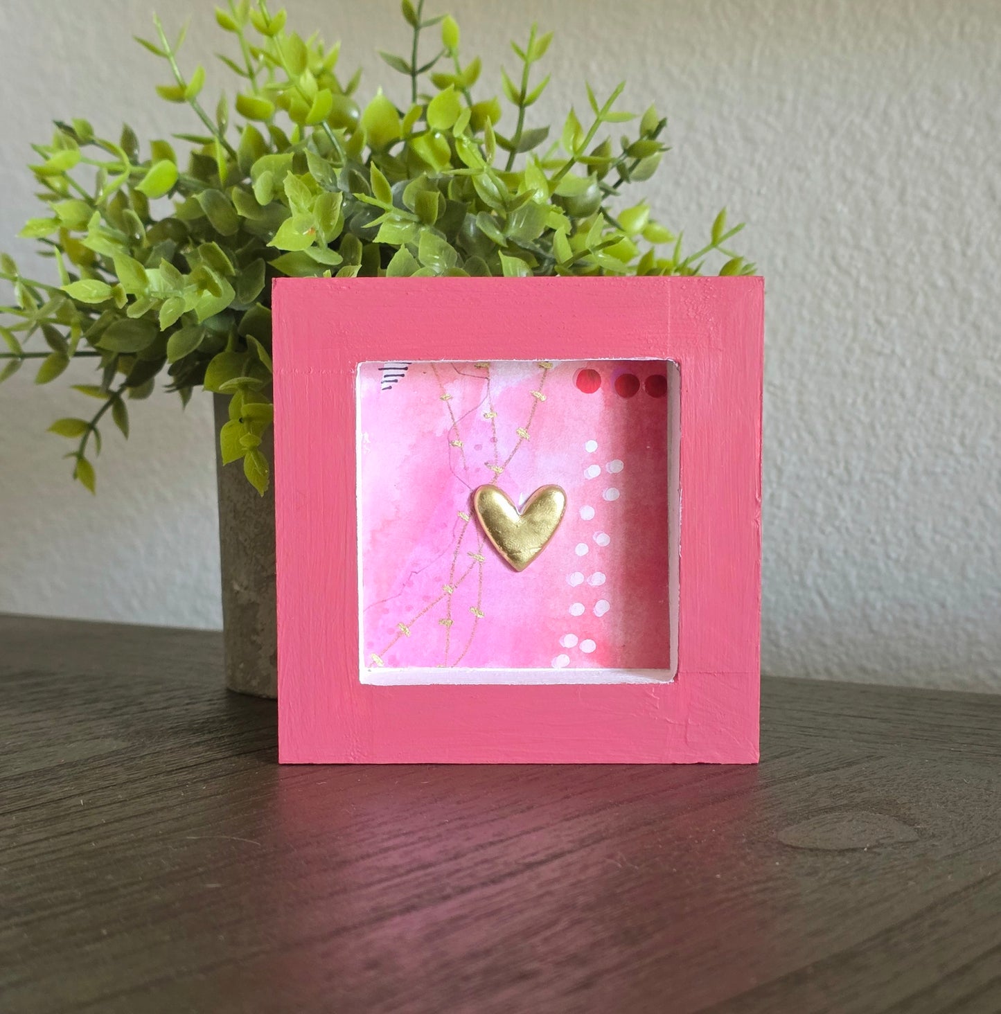 Gold Heart on Pink – 4x4 Shelf Sitter